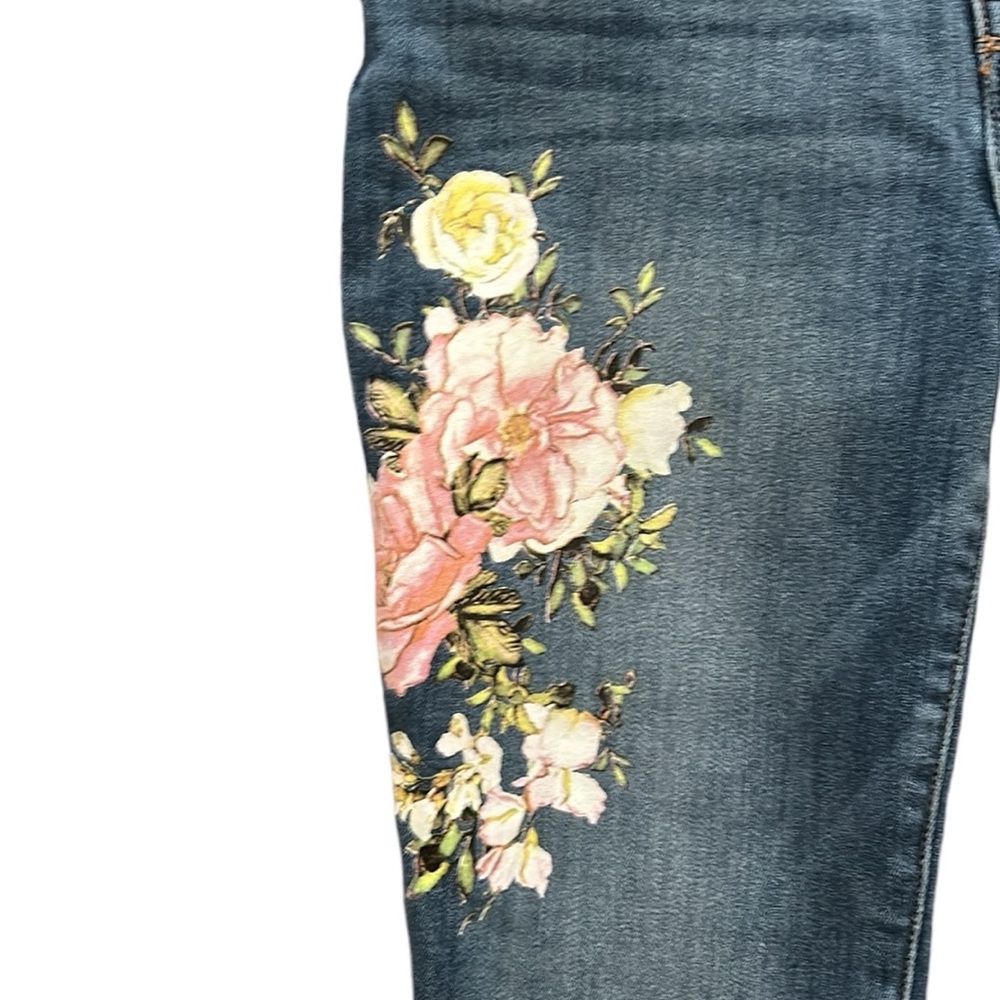 Maurices Women's High Rise Blue Jeans with Pink Floral Denim Design Size 5/6 - Picture 3 of 6